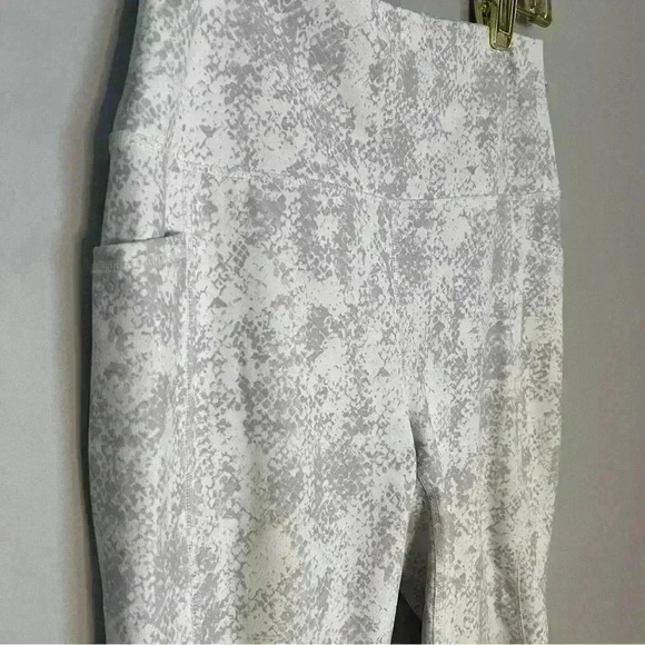 RBX Leggings Snakeskin Pattern, Side Pockets, Size M, EUC - Picture 3 of 4